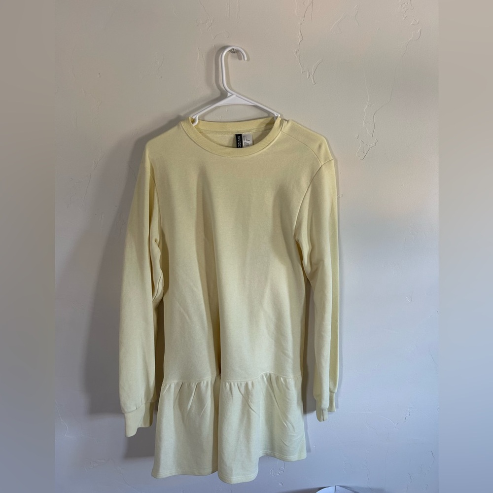 yellow long sleeve dress from H&M.